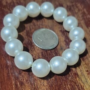 Stretchy White Faux Pearl Bracelet
